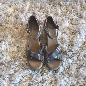 Cute Women’s TOMS wedge sandals heels size 12W
